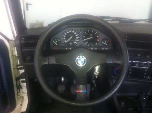 BMW E30 320i 4-Türer - 3er BMW - E30 BMW E30 320i 4-Türer - 3er BMW - E30