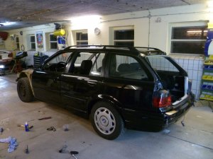 BMW 320 Exclusive Edition Obsidianschwarz met. - 3er BMW - E36