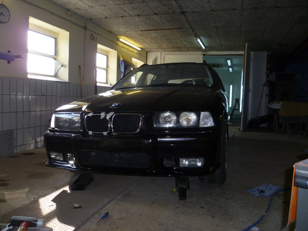 BMW 320 Exclusive Edition Obsidianschwarz met. - 3er BMW - E36