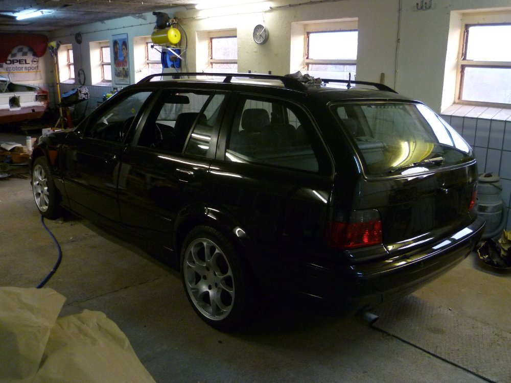 BMW 320 Exclusive Edition Obsidianschwarz met. - 3er BMW - E36