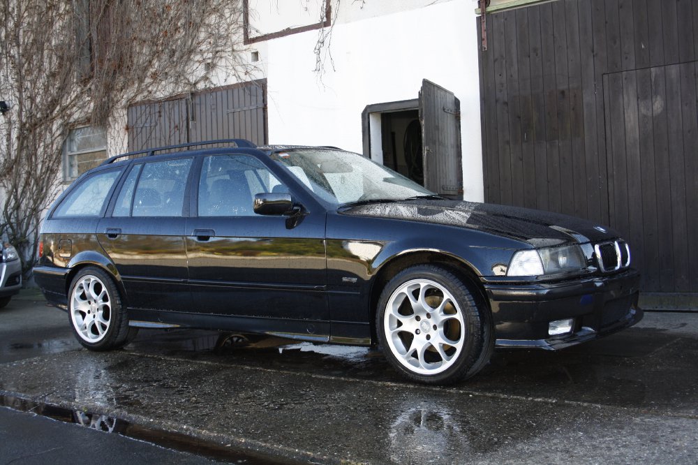 BMW 320 Exclusive Edition Obsidianschwarz met. - 3er BMW - E36