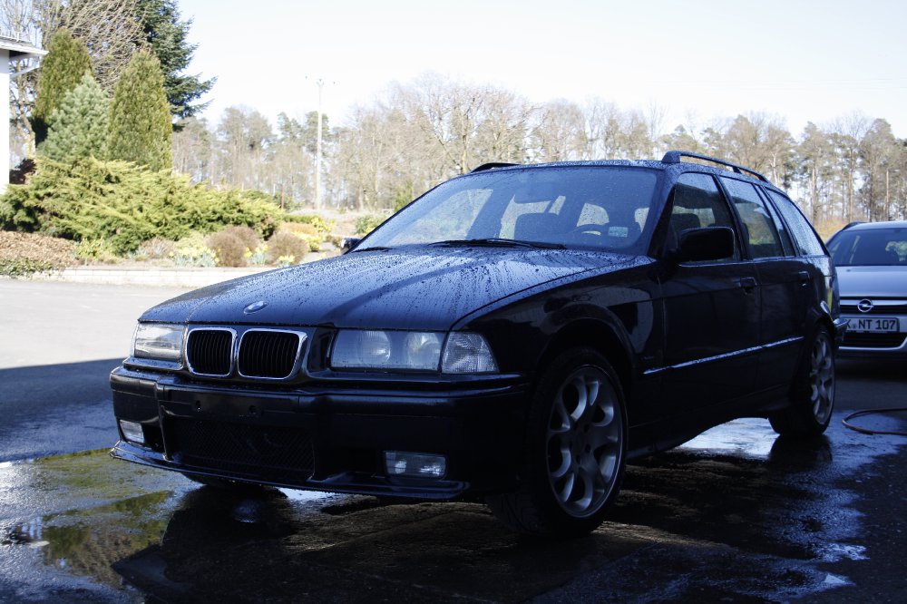 BMW 320 Exclusive Edition Obsidianschwarz met. - 3er BMW - E36