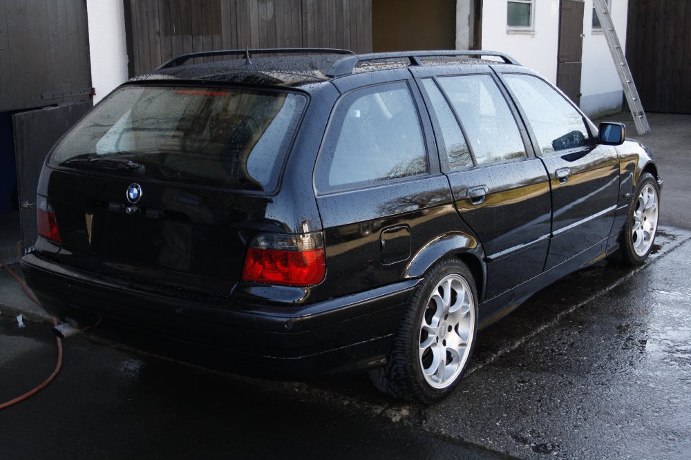 BMW 320 Exclusive Edition Obsidianschwarz met. - 3er BMW - E36