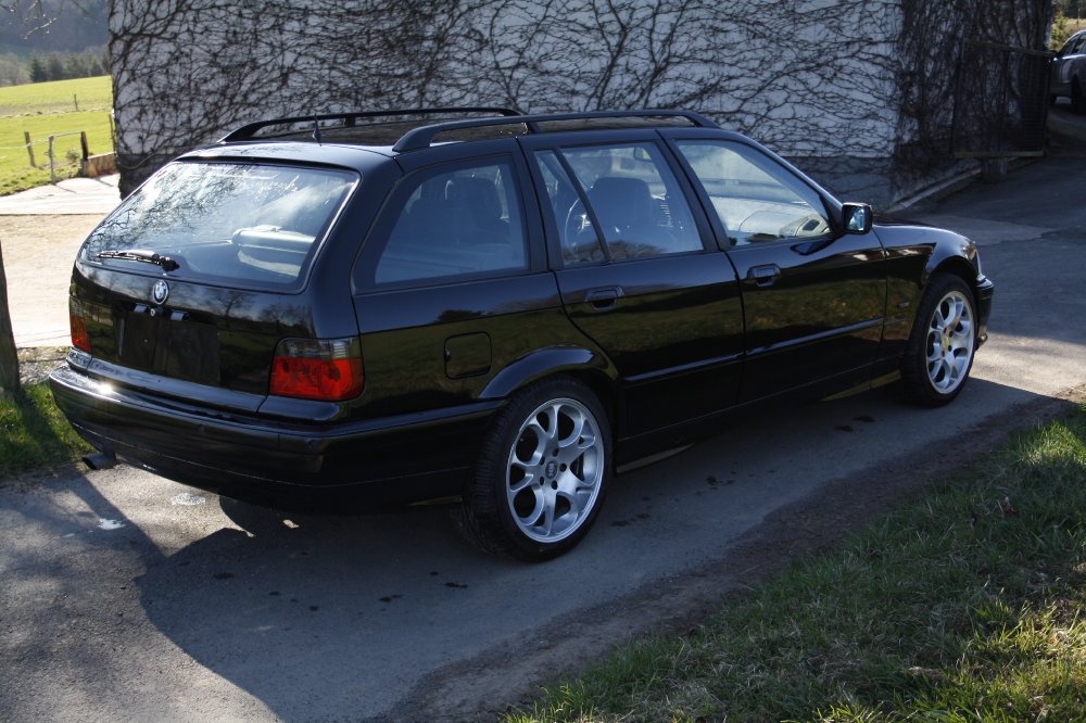 BMW 320 Exclusive Edition Obsidianschwarz met. - 3er BMW - E36