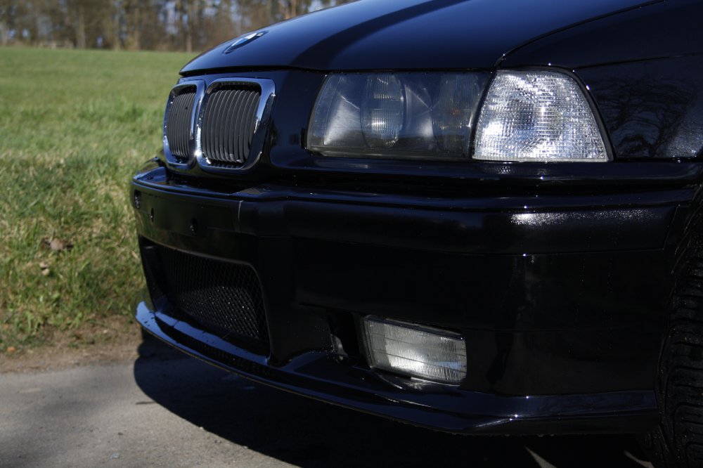 BMW 320 Exclusive Edition Obsidianschwarz met. - 3er BMW - E36