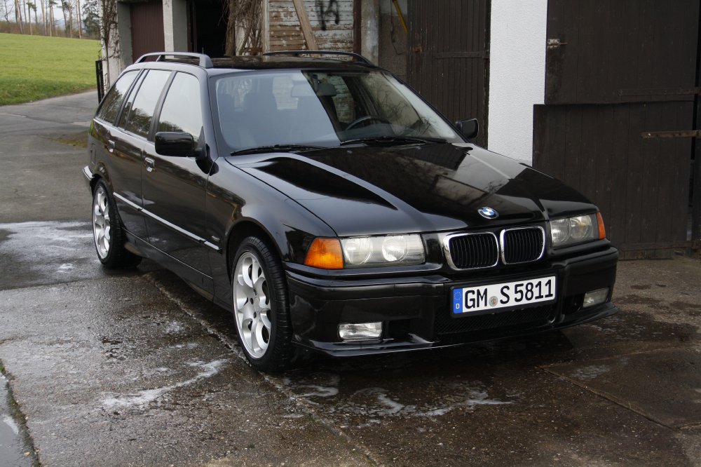 BMW 320 Exclusive Edition Obsidianschwarz met. - 3er BMW - E36