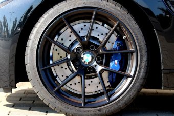 BMW M Performance Y-Speiche Styling 763M Felge in 9x19 ET 29 mit Michelin Pilot Super Sport Reifen in 255/35/19 montiert vorn Hier auf einem 4er BMW F82 M4 (Coupe) Details zum Fahrzeug / Besitzer
