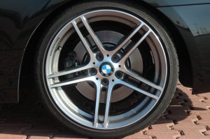 BMW Performance Doppelspeiche 313 Felge in 9x19 ET 39 mit Bridgestone Potenza RE 050A Reifen in 255/30/19 montiert hinten Hier auf einem 3er BMW E93 335i (Cabrio) Details zum Fahrzeug / Besitzer