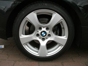 BMW Sternspeiche 157 Felge in 8x17 ET 34 mit Continental Winter Contact TS 830 Reifen in 225/45/17 montiert hinten mit 10 mm Spurplatten Hier auf einem 3er BMW E92 325i (Coupe) Details zum Fahrzeug / Besitzer