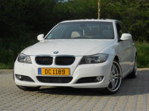 White Pearl E90 320i - 3er BMW - E90 / E91 / E92 / E93