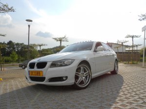 White Pearl E90 320i - 3er BMW - E90 / E91 / E92 / E93