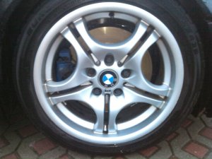 BMW M Doppelspeiche Felge in 8.5x17 ET 50 mit Falken EUROWINTER Reifen in 225/45/17 montiert hinten mit 25 mm Spurplatten Hier auf einem 3er BMW E46 330d (Touring) Details zum Fahrzeug / Besitzer