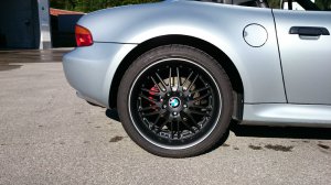 eMotion Wasabi Black Felge in 9x18 ET 30 mit Dunlop Sport MaxRT Reifen in 255/35/18 montiert hinten mit folgenden Nacharbeiten am Radlauf: Kanten gebördelt Hier auf einem Z3 BMW E36 2.8 (Roadster) Details zum Fahrzeug / Besitzer