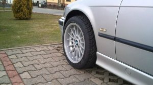BMW Styling 32 Felge in 8x17 ET  mit Pneumant Tritec Sport Reifen in 225/45/17 montiert hinten und mit folgenden Nacharbeiten am Radlauf: Kanten gebrdelt Hier auf einem 3er BMW E36 316i (Compact) Details zum Fahrzeug / Besitzer