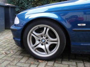 BMW  Felge in 9x17 ET  mit Dunlop SP Sport Maxx Reifen in 225/45/17 montiert vorn Hier auf einem 3er BMW E46 323i (Limousine) Details zum Fahrzeug / Besitzer