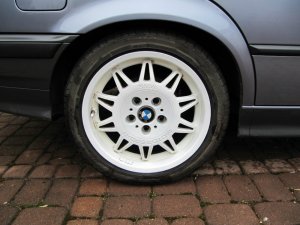 BMW M3 Doppelspeiche Felge in 7.5x17 ET  mit Maxxis  Reifen in 225/45/17 montiert vorn Hier auf einem 3er BMW E36 318i (Limousine) Details zum Fahrzeug / Besitzer