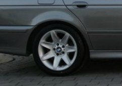 BMW 81 Felge in 8x17 ET  mit Bridgestone Potenza Reifen in 235/45/17 montiert hinten Hier auf einem 5er BMW E39 530i (Touring) Details zum Fahrzeug / Besitzer