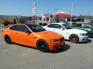M3 in Weiss war orange, Aluminiummatt und schwarz - 3er BMW - E90 / E91 / E92 / E93