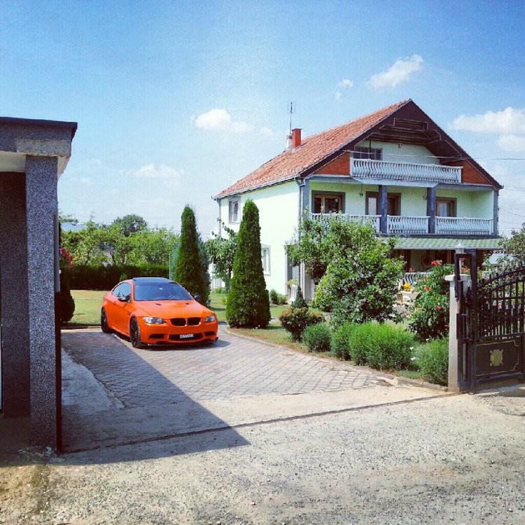 M3 in Weiss war orange, Aluminiummatt und schwarz - 3er BMW - E90 / E91 / E92 / E93