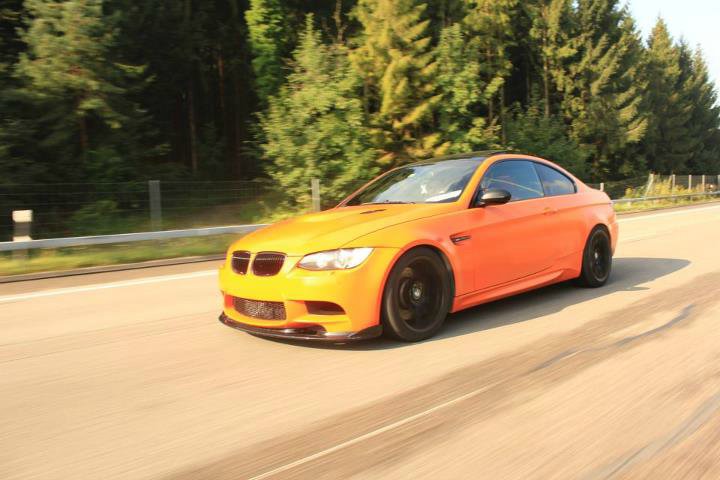 M3 in Weiss war orange, Aluminiummatt und schwarz - 3er BMW - E90 / E91 / E92 / E93