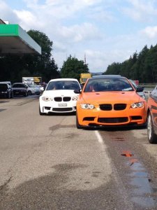 M3 in Weiss war orange, Aluminiummatt und schwarz - 3er BMW - E90 / E91 / E92 / E93