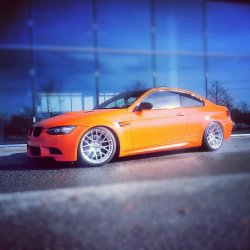 M3 in Weiss war orange, Aluminiummatt und schwarz - 3er BMW - E90 / E91 / E92 / E93