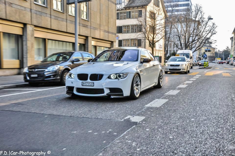 M3 in Weiss war orange, Aluminiummatt und schwarz - 3er BMW - E90 / E91 / E92 / E93