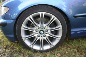 BMW Styling 135, M-Doppelspeiche Felge in 8x18 ET 47 mit Dunlop SP Sport 9000 Reifen in 225/40/18 montiert vorn mit 15 mm Spurplatten und mit folgenden Nacharbeiten am Radlauf: gebrdelt und gezogen Hier auf einem 3er BMW E46 330i (Limousine) Details zum Fahrzeug / Besitzer