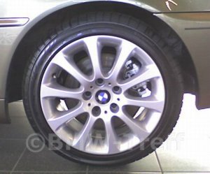 BMW Styling 171 Felge in 8x17 ET 47 mit Pirelli Cinturato P7 Reifen in 225/45/17 montiert hinten mit 15 mm Spurplatten Hier auf einem 3er BMW E46 320i (Coupe) Details zum Fahrzeug / Besitzer