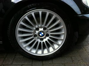 BMW Radialspeiche Styling 73 Felge in 7x17 ET 47 mit Semperit Speed Grip Reifen in 205/50/17 montiert hinten mit 15 mm Spurplatten Hier auf einem 3er BMW E46 320i (Coupe) Details zum Fahrzeug / Besitzer