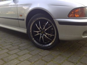 Dotz Tupac Felge in 8x18 ET  mit - NoName/Ebay - F109 Reifen in 235/40/18 montiert vorn Hier auf einem 5er BMW E39 528i (Touring) Details zum Fahrzeug / Besitzer