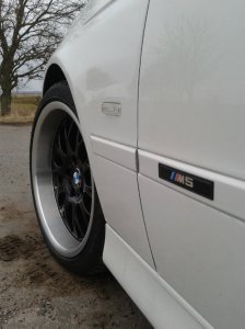 Rondell  Felge in 8.5x18 ET  mit Dunlop Sport Maxx TT Reifen in 225/40/18 montiert vorn Hier auf einem 5er BMW E39 523i (Limousine) Details zum Fahrzeug / Besitzer