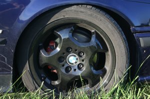 BMW  Felge in 10x17 ET  mit Bridgestone  Reifen in 225/45/17 montiert vorn mit folgenden Nacharbeiten am Radlauf: Kanten gebrdelt Hier auf einem 3er BMW E36 316i (Limousine) Details zum Fahrzeug / Besitzer