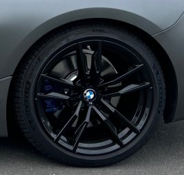 BMW M Doppelspeiche 799 Felge in 10x19 ET 40 mit Pirelli P-Zero PZ4 Reifen in 275/35/19 montiert hinten mit 15 mm Spurplatten Hier auf einem Z4 BMW G29 M40i (Roadster) Details zum Fahrzeug / Besitzer