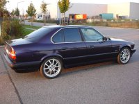 Beginner198s   E34, 525i technoviolett metallic - 5er BMW - E34 - 2005-10-09 28 E34 525i Limo.jpg