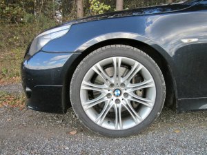 BMW M Doppelspeiche 135 Felge in 8x18 ET 20 mit Goodyear EAGLE NCT 5 Reifen in 245/40/18 montiert vorn Hier auf einem 5er BMW E61 545i (Touring) Details zum Fahrzeug / Besitzer