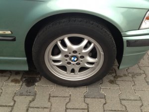 BMW Styling 30 Felge in 7x16 ET 46 mit Goodyear Eagle F1 Reifen in 225/50/16 montiert vorn Hier auf einem 3er BMW E36 316i (Compact) Details zum Fahrzeug / Besitzer