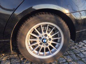 BMW Styling 32 Felge in 7x16 ET 34 mit Bridgestone Blizzak Reifen in 205/55/16 montiert hinten Hier auf einem 3er BMW E90 318i (Limousine) Details zum Fahrzeug / Besitzer