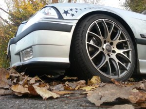 Modul  Felge in 8.5x18 ET 52 mit Pirelli  Reifen in 225/40/18 montiert vorn mit folgenden Nacharbeiten am Radlauf: gebrdelt und gezogen Hier auf einem 3er BMW E36 320i (Coupe) Details zum Fahrzeug / Besitzer