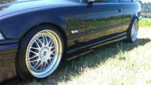 SMC Wheels S3 Felge in 8.5x18 ET 35 mit Pirelli P-Rosso Reifen in 225/40/18 montiert vorn mit 20 mm Spurplatten und mit folgenden Nacharbeiten am Radlauf: gebrdelt und gezogen Hier auf einem 3er BMW E36 323i (Coupe) Details zum Fahrzeug / Besitzer