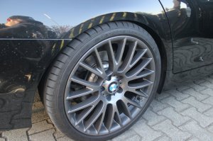 BMW Kreuzspeiche 312 Felge in 9x20 ET 44 mit Pirelli PZero Reifen in 275/30/20 montiert hinten mit 20 mm Spurplatten Hier auf einem 5er BMW F10 520d (Limousine) Details zum Fahrzeug / Besitzer