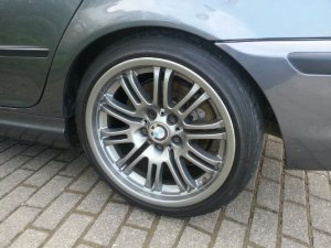 BMW M-Doppelspeiche Styling 67 Felge in 9x18 ET  mit Uniroyal Rainsport 2 Reifen in 225/40/18 montiert hinten Hier auf einem 3er BMW E46 330i (Limousine) Details zum Fahrzeug / Besitzer