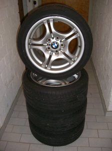 BMW M68 Felge in 8.5x17 ET 50 mit Dunlop SportMaxx RT Reifen in 245/40/17 montiert hinten Hier auf einem 3er BMW E46 320d (Limousine) Details zum Fahrzeug / Besitzer