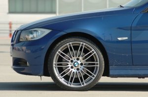 BMW Performance Styling 269 Felge in 8.5x19 ET 18 mit Dunlop SP Sport MAXX Reifen in 225/35/19 montiert vorn mit 10 mm Spurplatten Hier auf einem 3er BMW E90 320d (Limousine) Details zum Fahrzeug / Besitzer