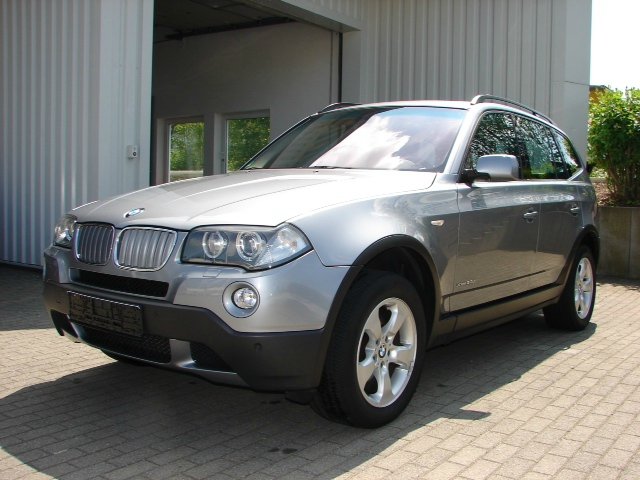 Modified X3 mit 42 Zoll auf dem Dach - BMW X1, X2, X3, X4, X5, X6, X7