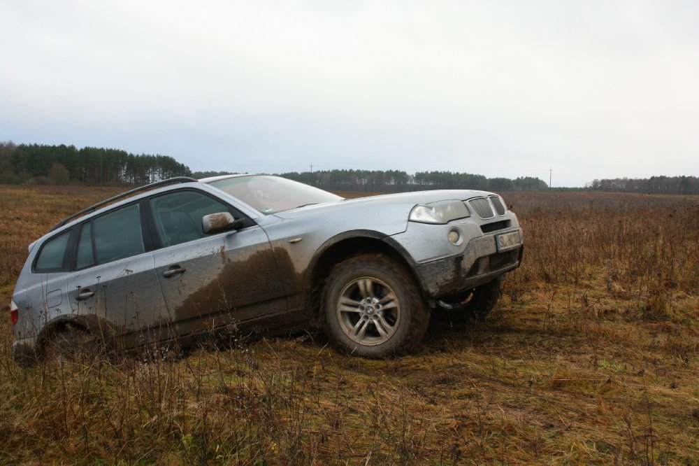 Modified X3 mit 42 Zoll auf dem Dach - BMW X1, X2, X3, X4, X5, X6, X7