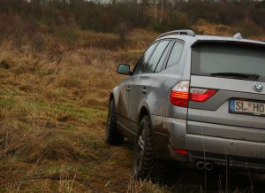 Modified X3 mit 42 Zoll auf dem Dach - BMW X1, X2, X3, X4, X5, X6, X7 Modified X3 mit 42 Zoll auf dem Dach - BMW X1, X2, X3, X4, X5, X6, X7