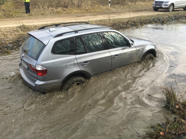 Modified X3 mit 42 Zoll auf dem Dach - BMW X1, X2, X3, X4, X5, X6, X7