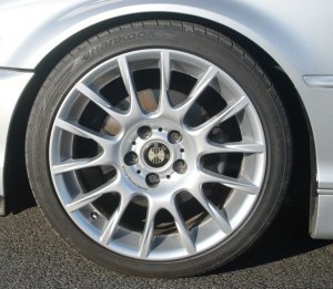 BMW Motorsport Radialspeiche 216 Felge in 8x18 ET 34 mit Hankook V12 EVO Reifen in 225/40/18 montiert vorn Hier auf einem 3er BMW E46 320i (Cabrio) Details zum Fahrzeug / Besitzer