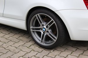 BMW 313 Performance Felge in 8.5x18 ET 52 mit Bridgestone  Reifen in 245/35/18 montiert hinten mit 10 mm Spurplatten Hier auf einem 1er BMW E82 125i (Coupe) Details zum Fahrzeug / Besitzer